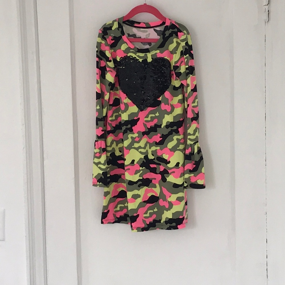 Trendy Camo Dress With Heart Sequin